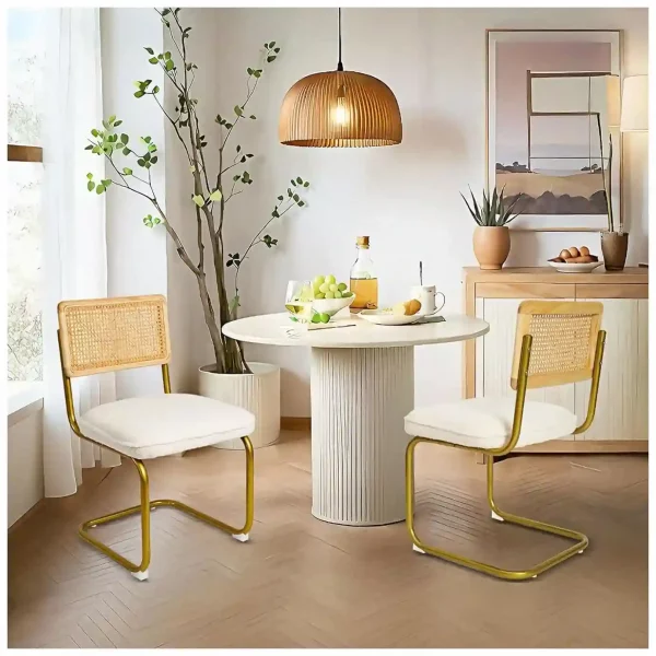 chaise repas molletonnée avec structure dorée